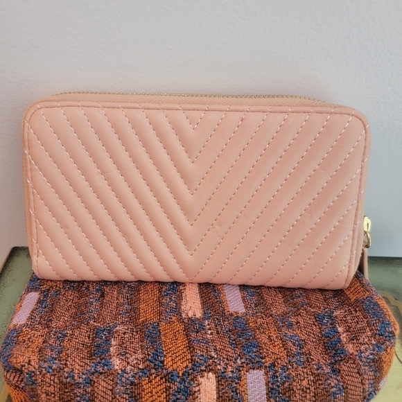 Universal Thread Cosmetic Bag and Pink Quilted Wallet Lot - Picture 3 of 10